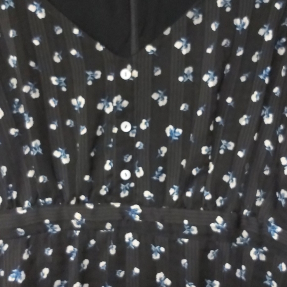 🌼Beautiful Black Floral Mini Dress🌼 - Picture 3 of 6